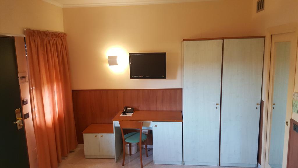 Hotel Laurence Рим Екстер'єр фото