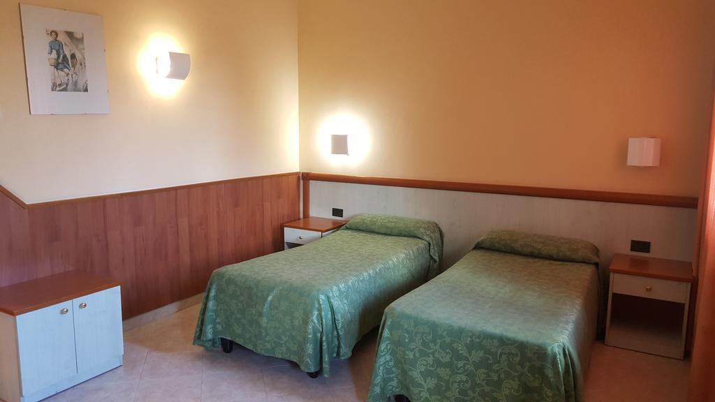 Hotel Laurence Рим Екстер'єр фото