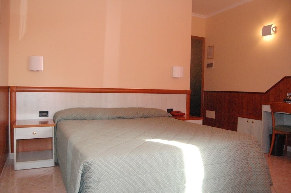 Hotel Laurence Рим Екстер'єр фото
